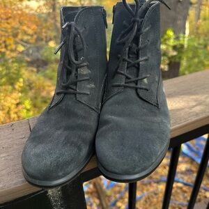 Ecco Women’s Black Chukka Boots